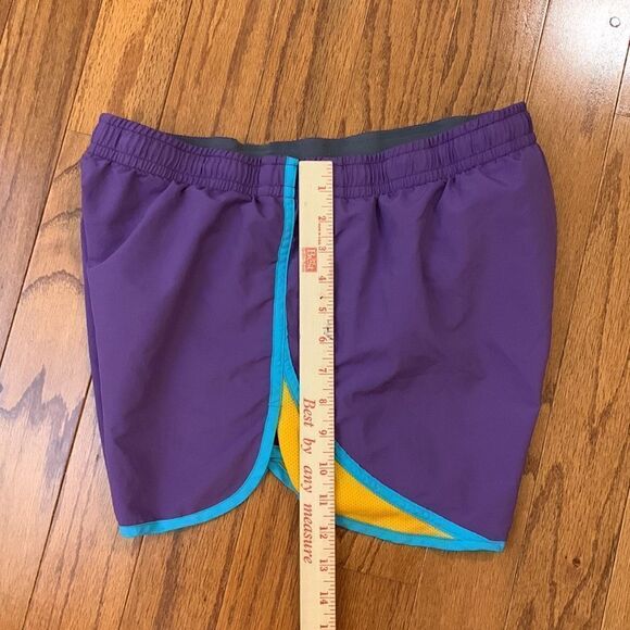 Under Armour Heat Gear Size Large running shorts - Picture 6 of 7